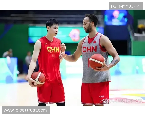 姚明与刘伟携手出战季前赛展现篮球传奇的激情与风采
