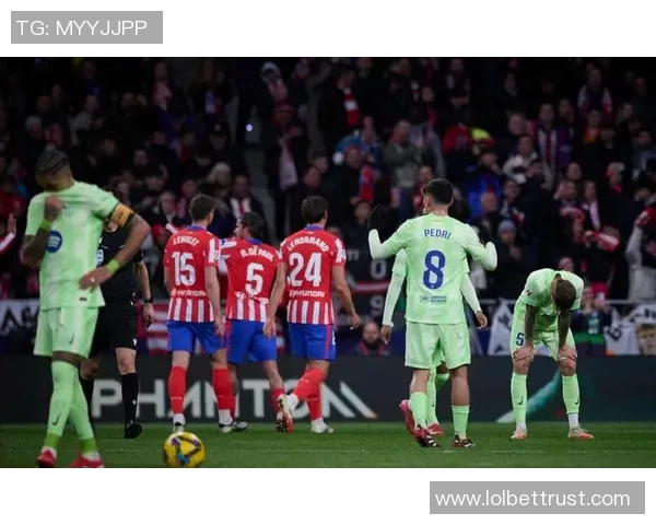 西甲激战曼联险胜那不勒斯乌龙球成比赛转折点引发全场狂欢