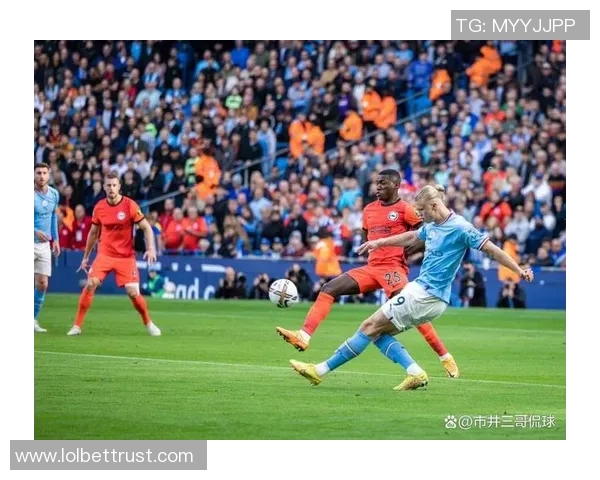 欧联杯激战：那不勒斯逆转曼城红牌争议引发全场热议与转会传闻