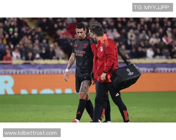 友谊赛精彩回顾：里昂完胜本菲卡补时进球引发争议与欢呼